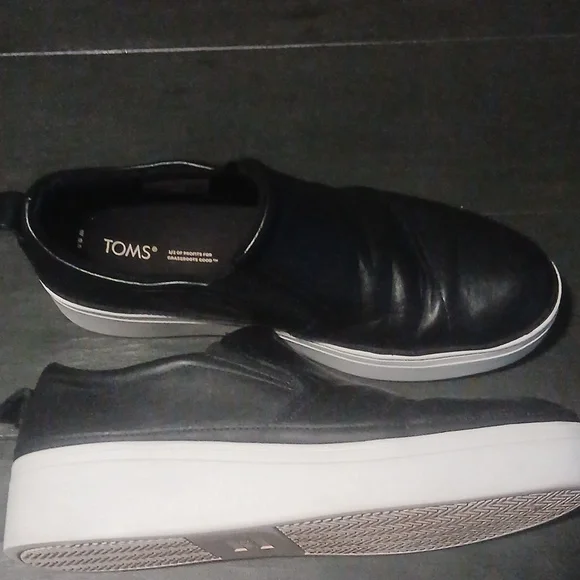 Women Toms Tristan Platform Sneakers. - Picture 2 of 7